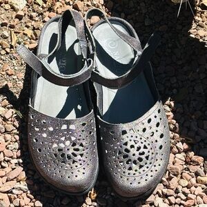 Naot Aritaki Leather Flats Mary Jane Silver Ladies Size 41 or US 10